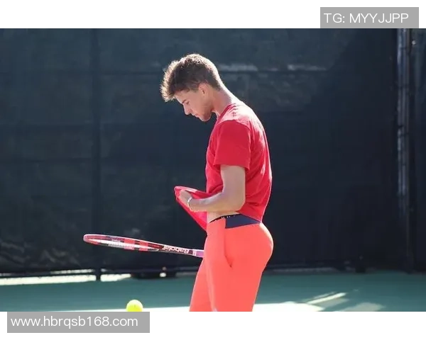 足球球星独特魅力展现 盘点那些令人印象深刻的球员臀部风采 足球球星独特魅力展现 盘点那些令人印象深刻的球员臀部风采