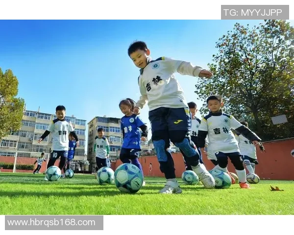 走进绿茵场感受拜访足球球星的英语交流魅力 走进绿茵场感受拜访足球球星的英语交流魅力